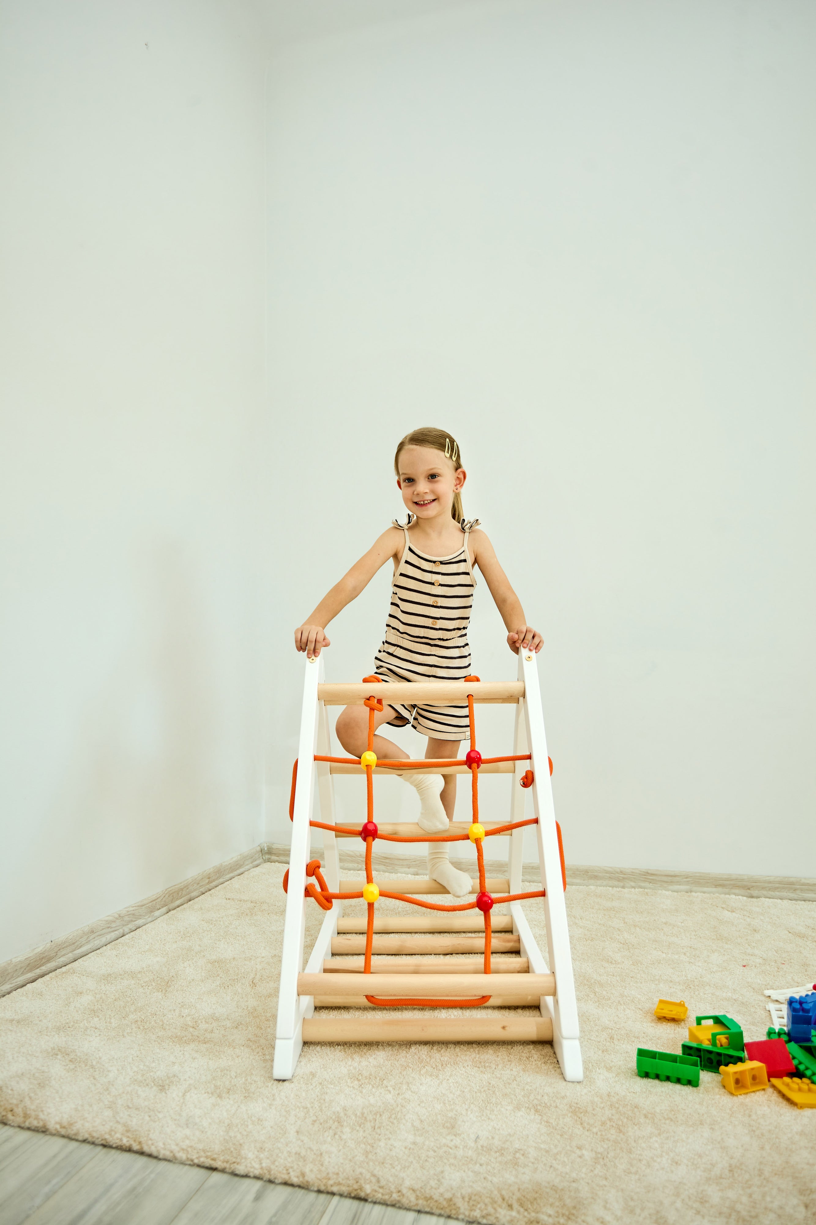 Kletterdreieck für Kinder -Klettergerüst aus Holz - Leiter, Spielnetz - IndoorSpielplatz, Spielturm - Hält bis zu 60kg Gewicht (pine)